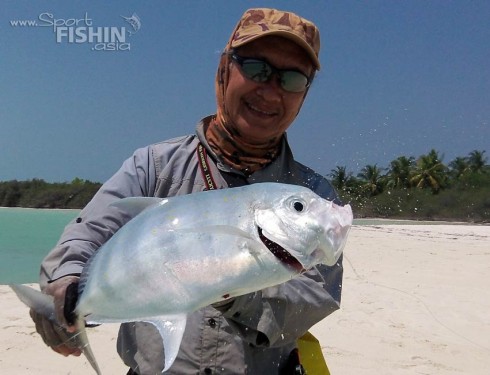 Tony-Wee-with-a-feisty-fly-caught-Island-Trevally