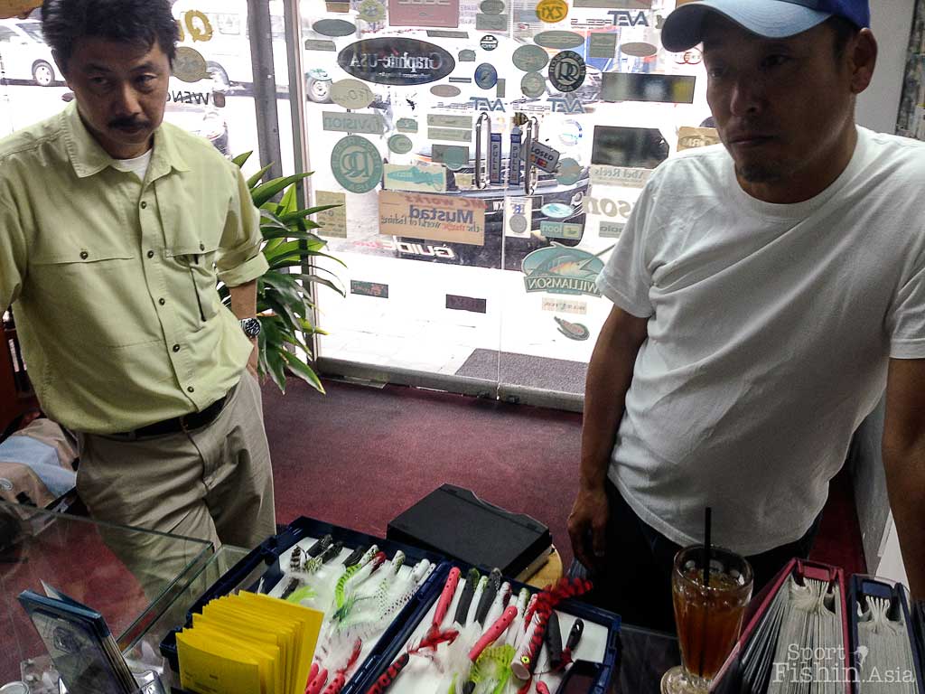 Tying the foam popper fly with Yusaku San